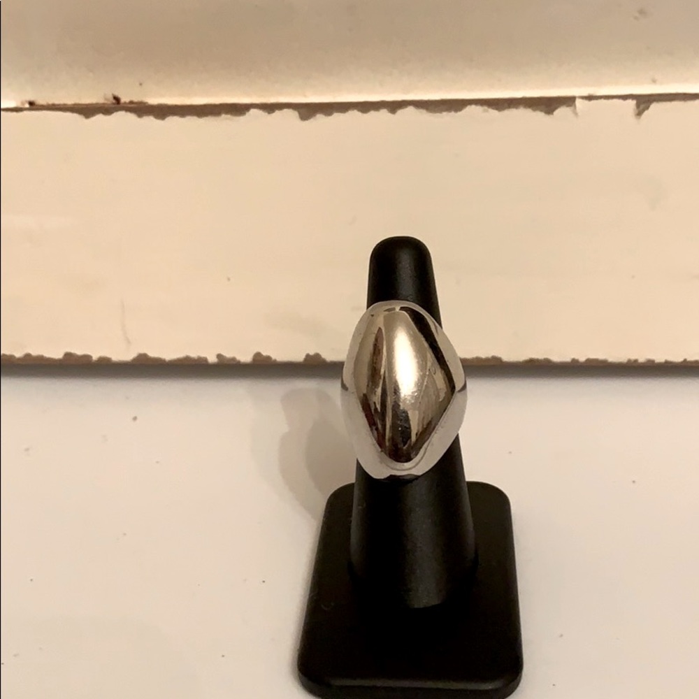 ❤️❤️❤️SOLS..Size 7 silver tone ring